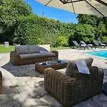 Mas De Charme Avec Piscine אנטיב