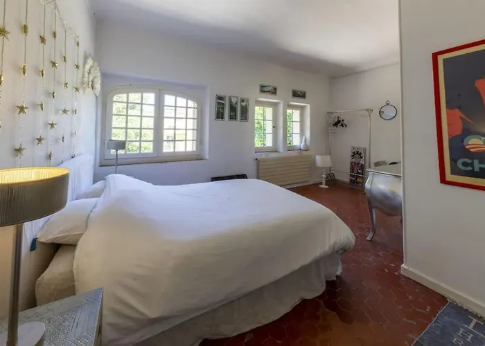 Mas De Charme Avec Piscine אנטיב